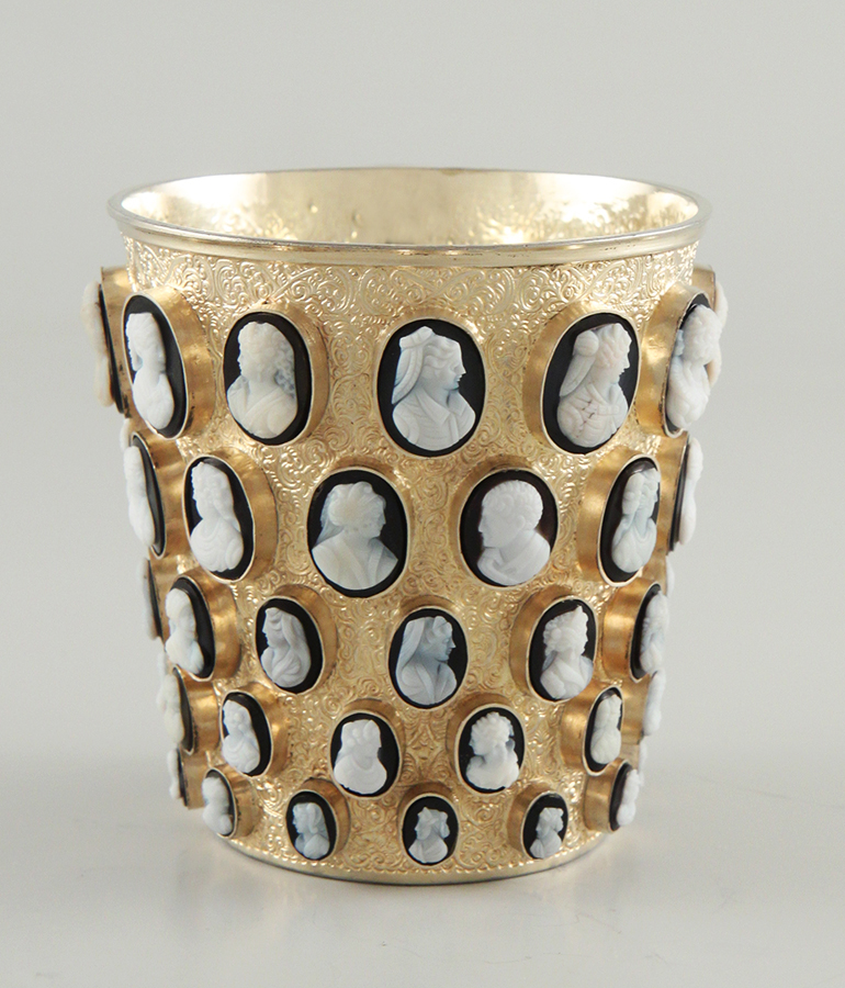 Becher Kamee detail1