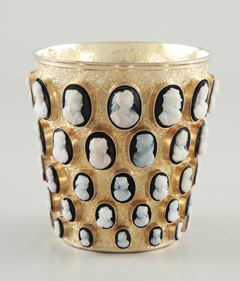 Becher Kamee detail3