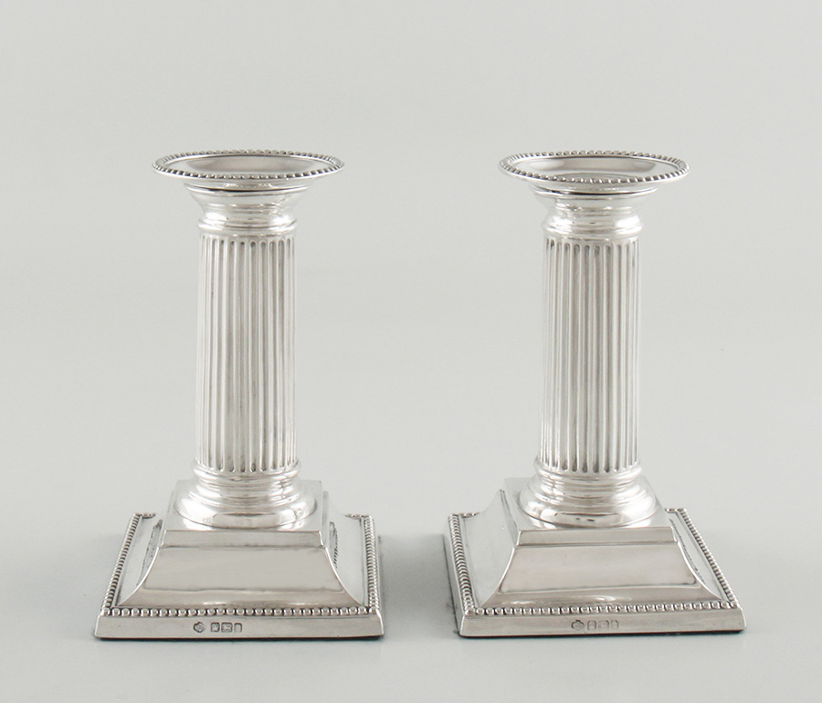 Paar kleine Saeulenleuchter